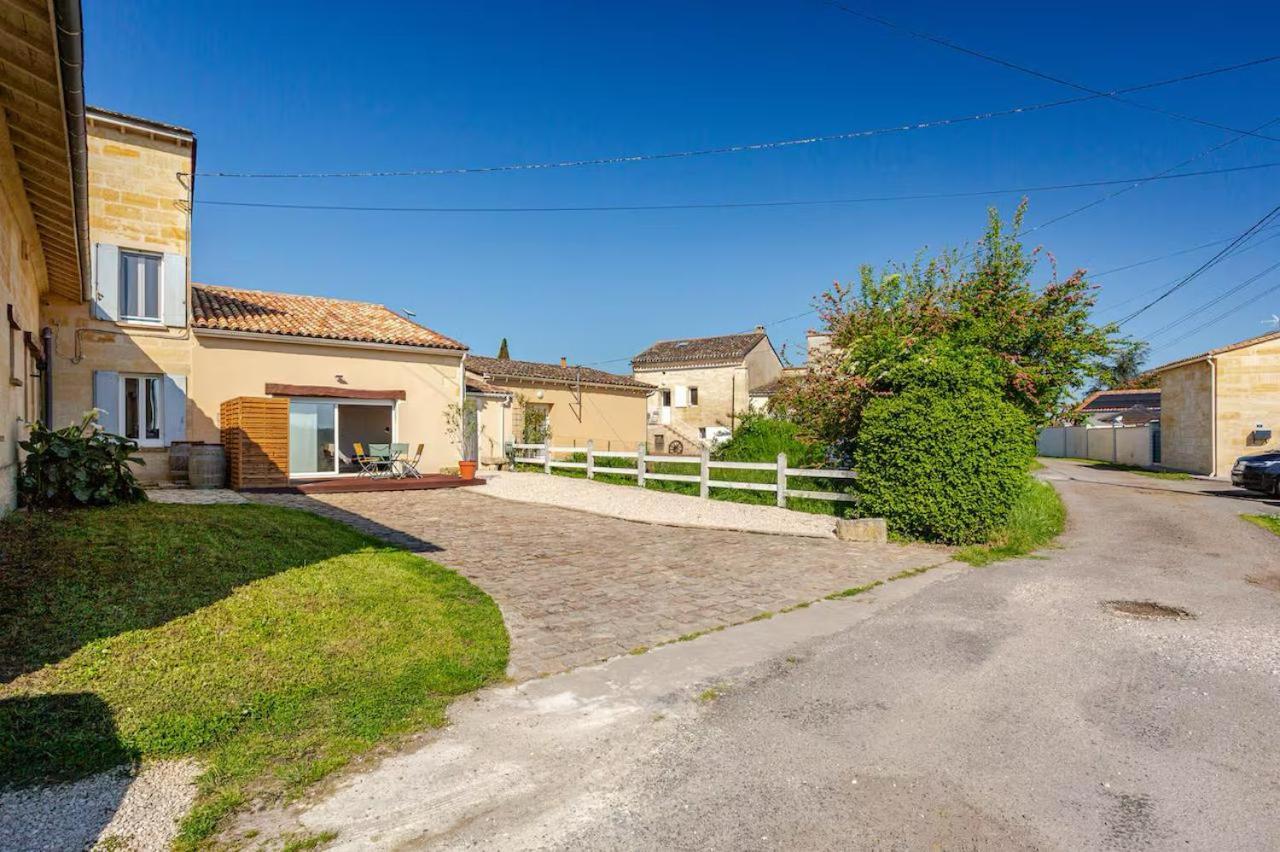 Guesthouse Les Maurins Saint-Sulpice-de-Faleyrens Buitenkant foto